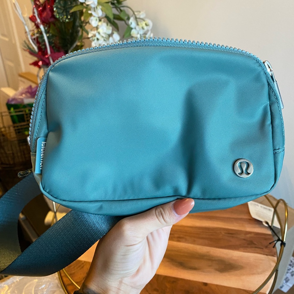 EVERYWHERE BELT BAG